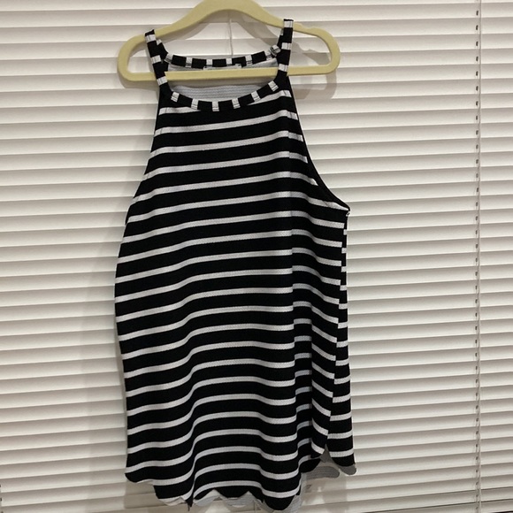 Black and white striped tank. - Picture 2 of 3
